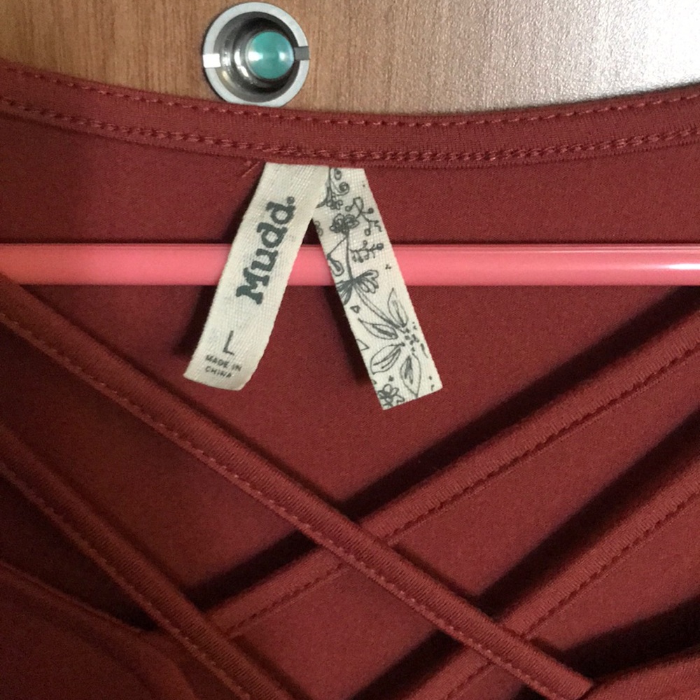 This is a NEW dress. The tags are still on! - Picture 2 of 3